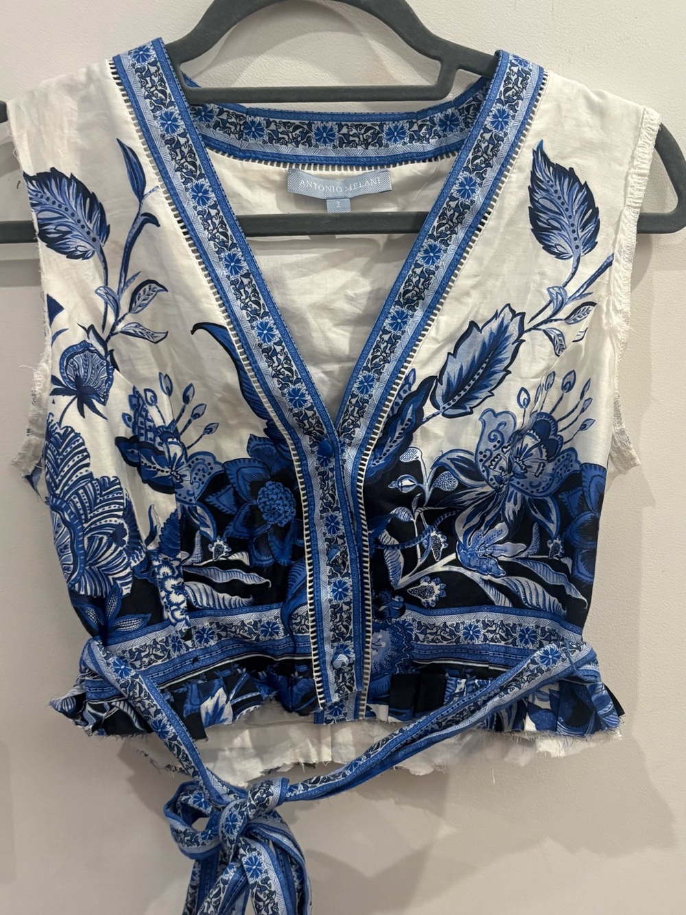 ANTONIO MELANI White and Blue Floral V-Neck Tie-Front Camisole Size 2
